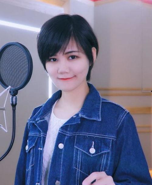 歌手李佳思照片